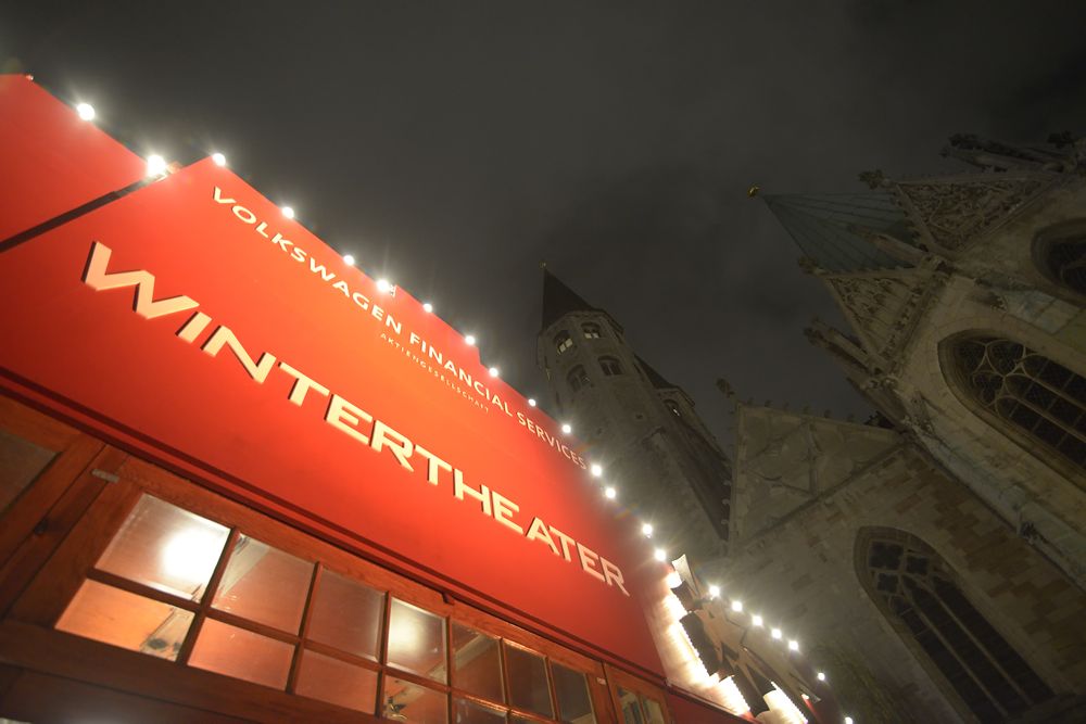 Das Wintertheater im Spiegelzelt vor der Martinikirche am 06.12.2012 in Braunschweig (Niedersachsen).Foto: imagemoove/ Leppin